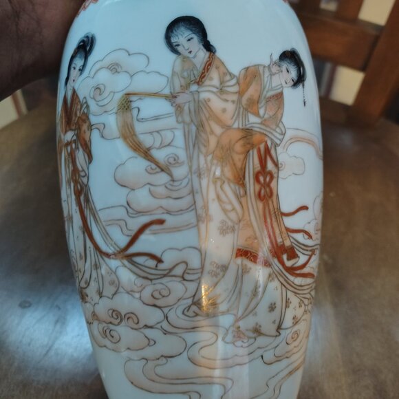 1970’s Chinese porcelain ProC Vases Ladies in a Garden Qianlong Mark - Picture 4 of 15